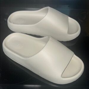 Just Be White Women's Slippers